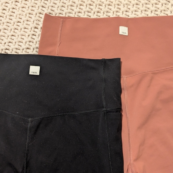 Vuori Studio Pocket Black Leggings - Picture 4 of 4